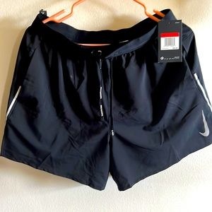 Mens NWT Nike Running shorts. Black reflective. 4’ inseam with liners